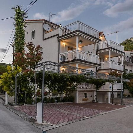 Apartments Luka - Trogir, Marina 150M From The Beach المظهر الخارجي الصورة