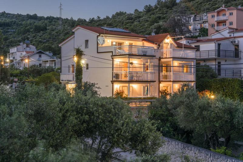 Apartments Luka - Trogir, Marina 150M From The Beach المظهر الخارجي الصورة