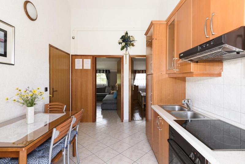 Apartments Luka - Trogir, Marina 150M From The Beach المظهر الخارجي الصورة